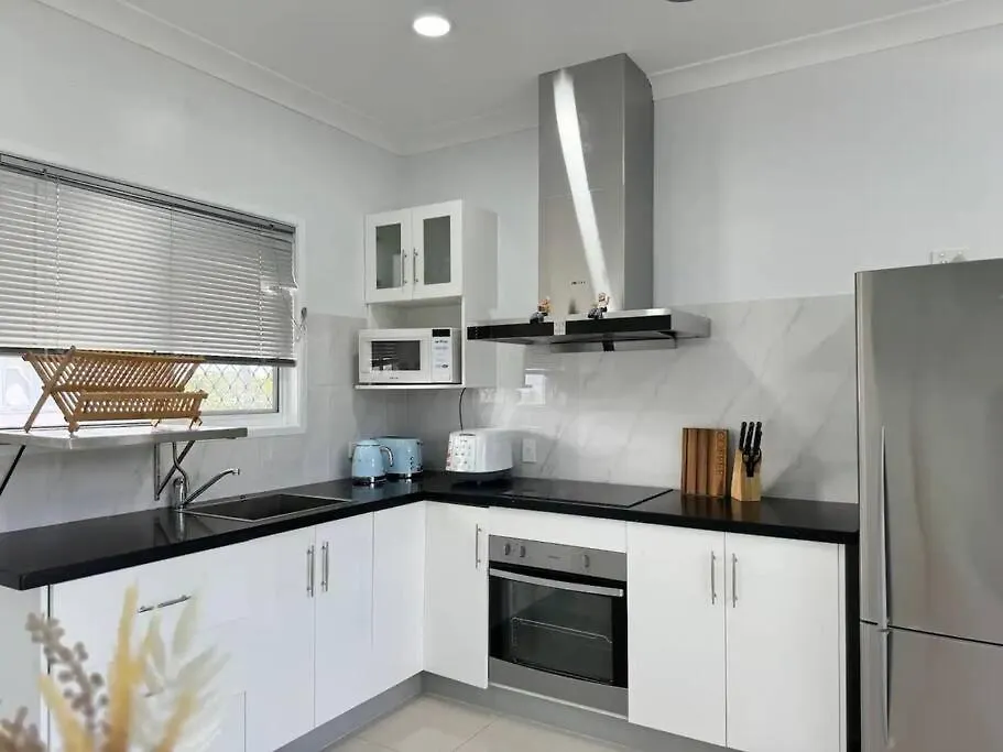 Convenient 2 Bedroom House Unit In Salisbury Brisbane Australia